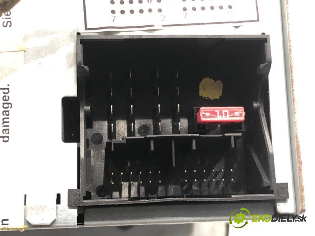 VW PASSAT B6 Variant (3C5) 2005 - 2011    2.0 TFSI 147 kW [200 KM] benzyna 2005 - 2010  RADIO 1K0035186R (Audio zariadenia)