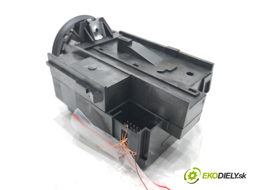 VW PASSAT B6 Variant (3C5) 2005 - 2011    2.0 TFSI 147 kW [200 KM] benzyna 2005 - 2010  spinačka 3C0905843S (Spínacie skrinky a kľúče)