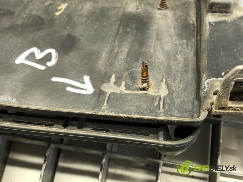 VW PASSAT B6 Variant (3C5) 2005 - 2011    2.0 TFSI 147 kW [200 KM] benzyna 2005 - 2010  mřížka maska 3C0853651AH (Mřížky (masky) chladičů)