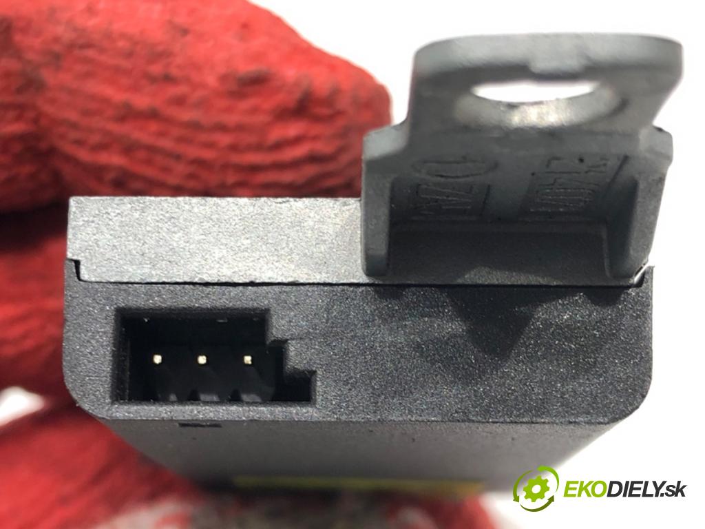 ALFA ROMEO STELVIO (949_) 2016 - 2022    2.0 (949AXA2A) 206 kW [280 KM] benzyna 2016 - 2022  Zosilňovač Antenní: 50548991 (Zosilňovače)