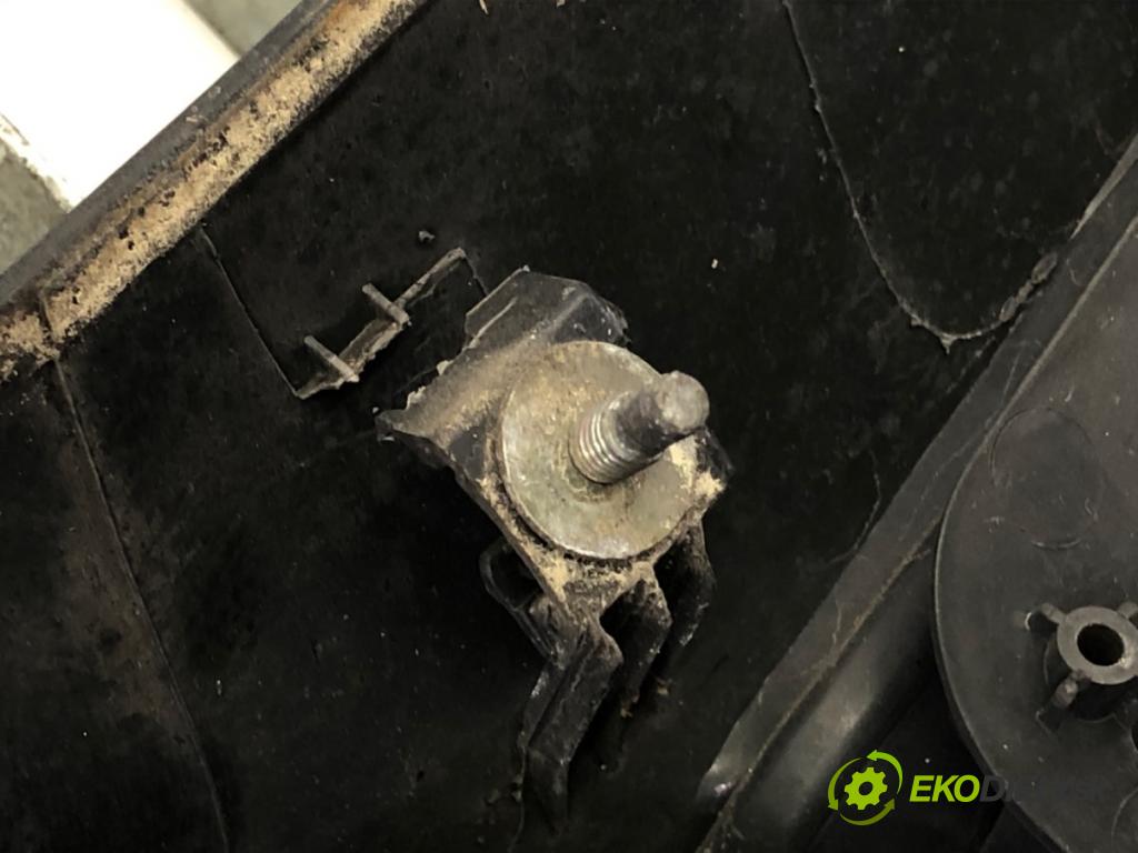 MAZDA 3 (BK) 2003 - 2009    1.6 (BK14) 77 kW [105 KM] benzyna 2003 - 2009  mřížka maska  (Mřížky (masky) chladičů)