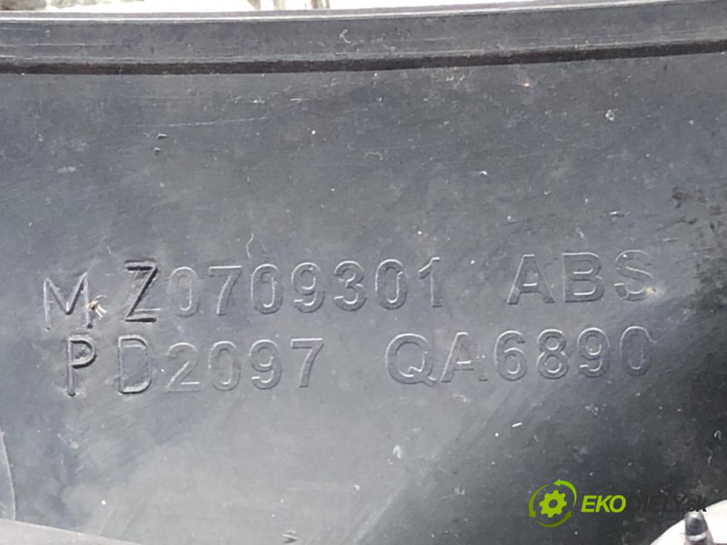 MAZDA 3 (BK) 2003 - 2009    1.6 (BK14) 77 kW [105 KM] benzyna 2003 - 2009  mřížka maska  (Mřížky (masky) chladičů)