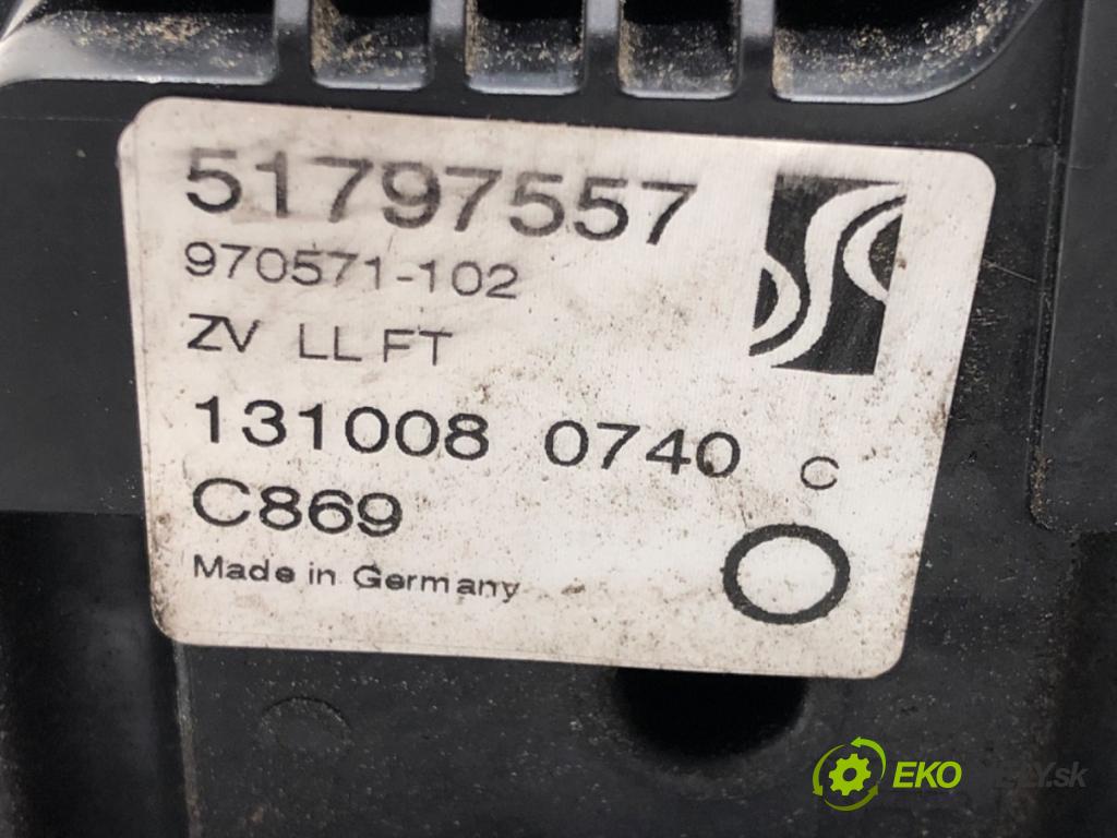 FIAT GRANDE PUNTO (199_) 2005 - 2022    1.4 (199AXB11, 199AXB1A, 199BXB1A, 199AXL1A) 57 kW [77 KM] benzyna 2005 - 2015  zámok dveře levý přední část 51797557