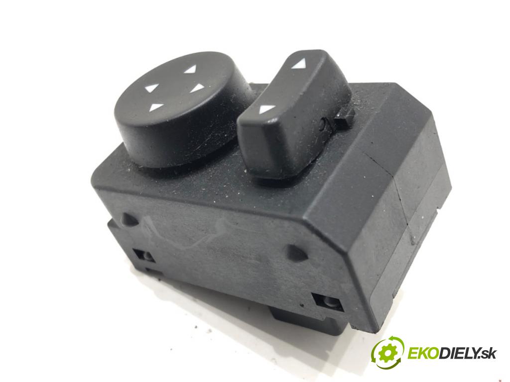 FIAT GRANDE PUNTO (199_) 2005 - 2022    1.4 (199AXB11, 199AXB1A, 199BXB1A, 199AXL1A) 57 kW [77 KM] benzyna 2005 - 2015  Prepínač nastavenia spätných zrkadiel  (Prepínače, spínače, tlačidlá a ovládače kúrenia)