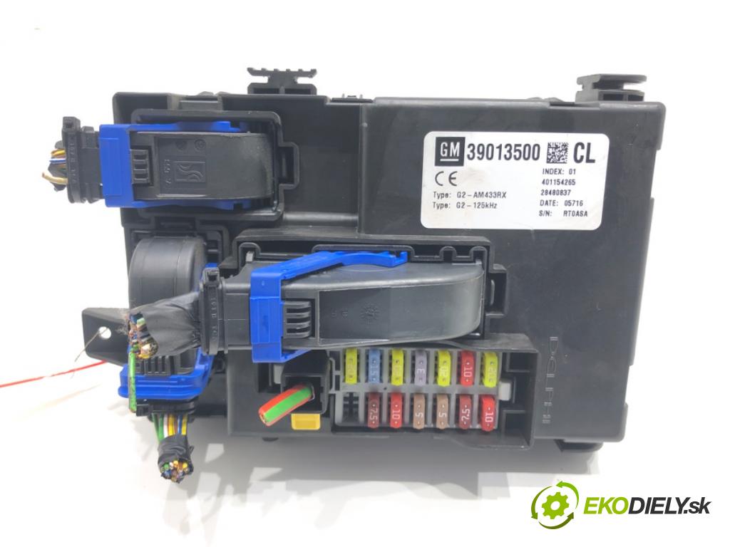 OPEL MERIVA B nadwozie wielkoprzestrzenne (MPV) (S10) 2010 - 2017    1.4 (75) 74 kW [100 KM] benzyna 2010 - 2017  modul BSI 39013500CL (Pojistkové skříňky)