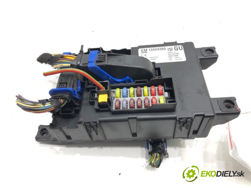 OPEL CORSA D (S07) 2006 - 2014    1.2 LPG (L08, L68) 63 kW [86 KM] Benzyna / gaz samochodowy (LPG) 2011 - 2014  modul BSI 13424260 (Pojistkové skříňky)