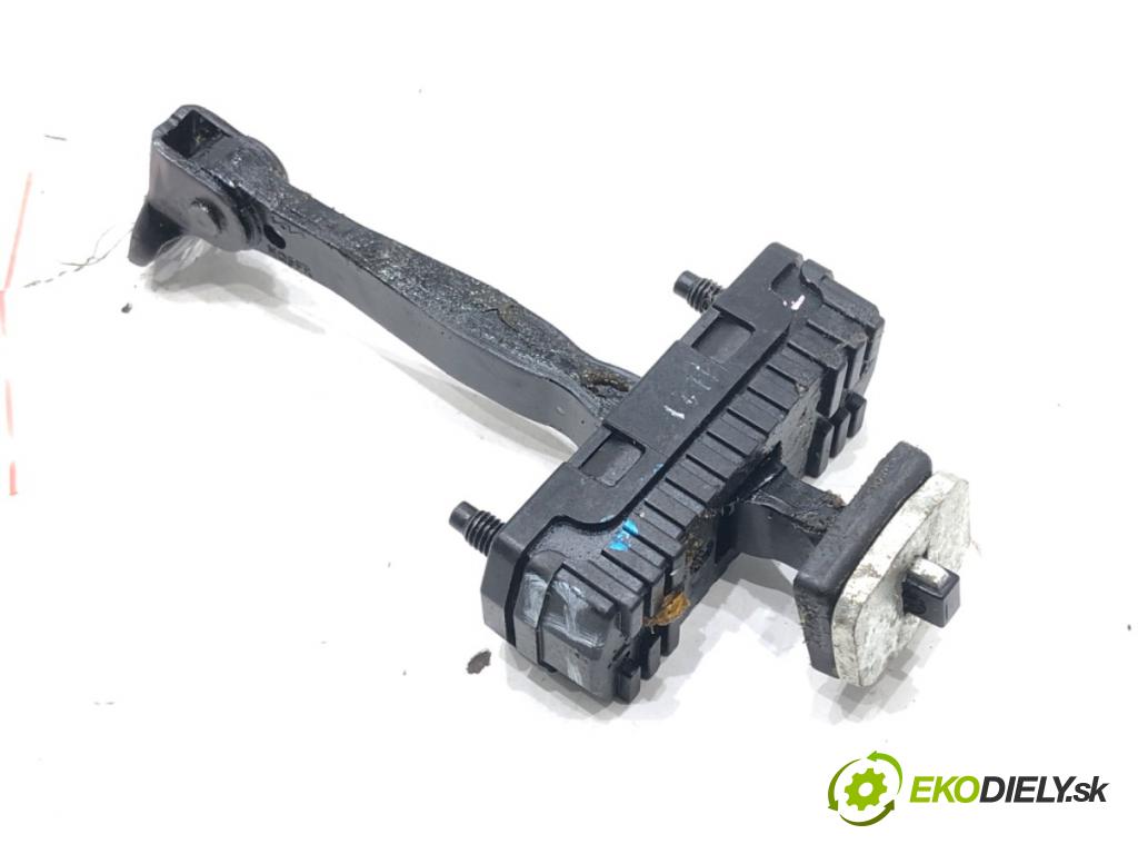 KIA SPORTAGE V SUV 2022 132 kW 1.6 T-GDI MEHV 1598 Doraz Dvere predný ľavy 