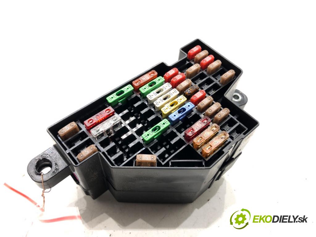 SKODA OCTAVIA II Combi (1Z5) 2004 - 2013    1.6 75 kW [102 KM] benzyna 2004 - 2013  skříňka poistková  (Pojistkové skříňky)