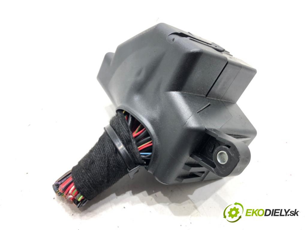 SKODA OCTAVIA II Combi (1Z5) 2004 - 2013    1.6 75 kW [102 KM] benzyna 2004 - 2013  skříňka poistková  (Pojistkové skříňky)