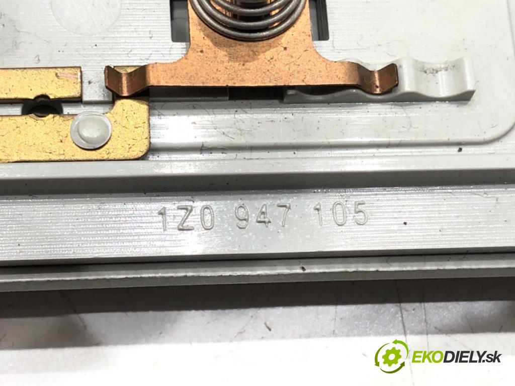 SKODA OCTAVIA II Combi (1Z5) 2004 - 2013    1.6 75 kW [102 KM] benzyna 2004 - 2013  světlo stropní 1Z0947105 (Osvětlení interiéru)