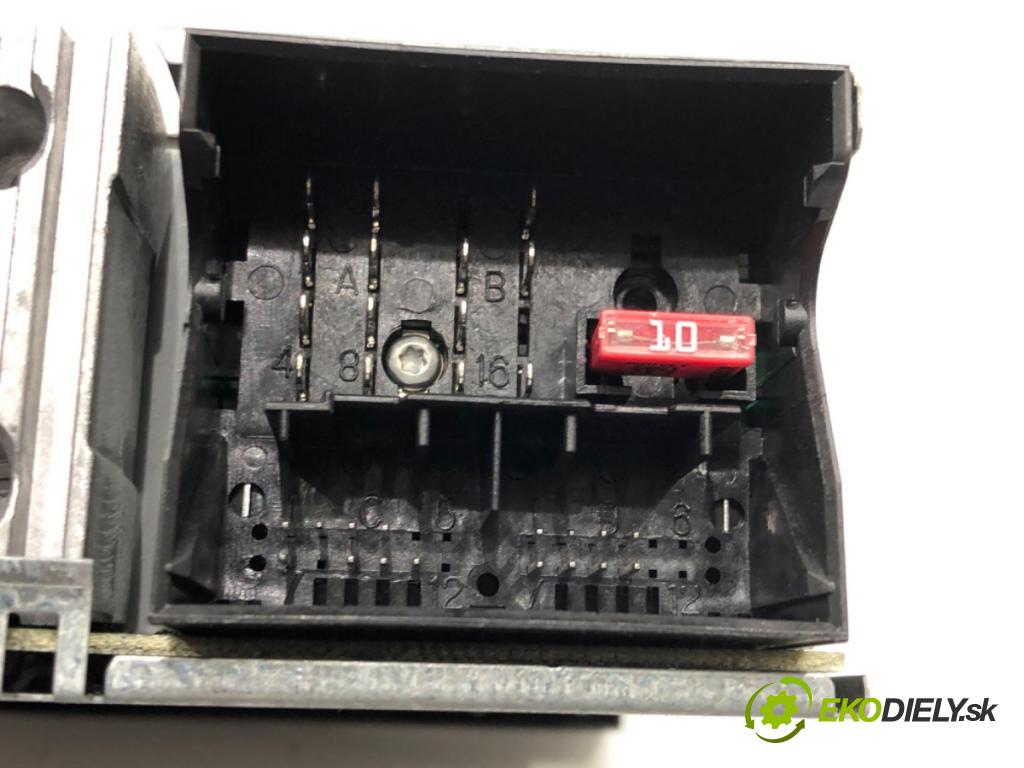 CITROEN C5 III (RD_) 2008 - 2022    2.0 HDi (RDRHDA) 100 kW [136 KM] olej napędowy 2008 - 2022  RADIO 7647198394 (Audio zariadenia)