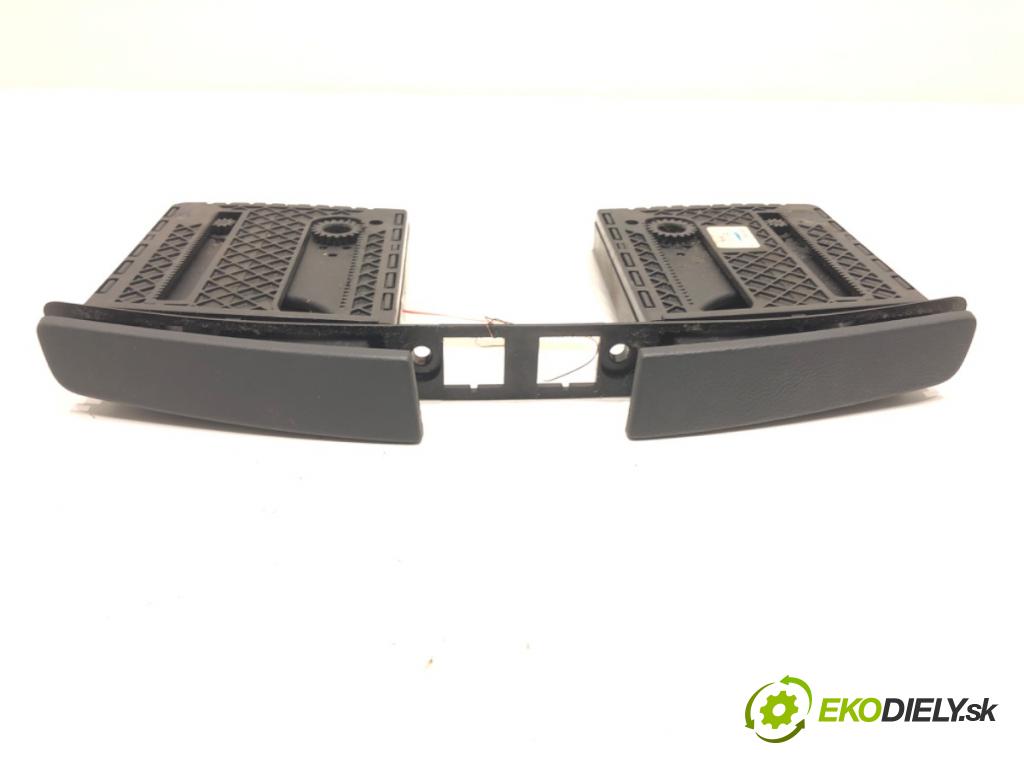 PEUGEOT 508 I (8D_) 2010 - 2018    2.0 HDi 120 kW [163 KM] olej napędowy 2010 - 2018  Držiak na nápoje  (Úchyty, držiaky na nápoje)