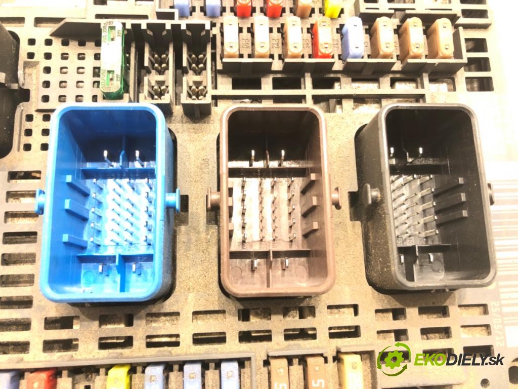 PEUGEOT 508 I (8D_) 2010 - 2018    2.0 HDi 120 kW [163 KM] olej napędowy 2010 - 2018  Modul BSM 9677987580 (Ostatné)