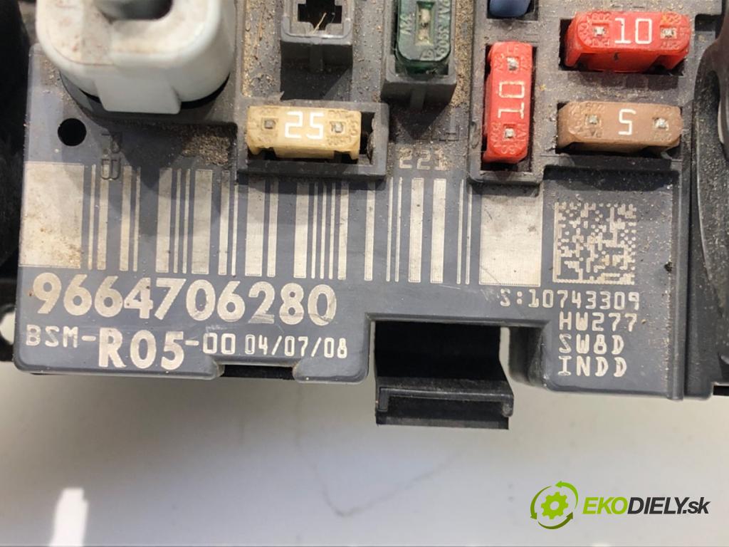 PEUGEOT PARTNER Nadwozie pełne/minivan 2008 - 2022    1.6 HDi 66 kW [90 KM] olej napędowy 2011 - 2022  Modul BSM 9664706280 (Ostatné)