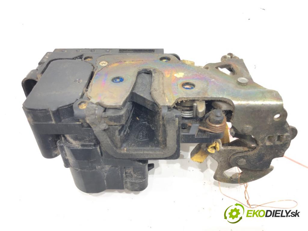 ISUZU RODEO samochód terenowy zamknięty 1997 - 2004    3.2 V6 151 kW [205 KM] benzyna 1997 - 2004  zámok dveře pravý přední část 16820538