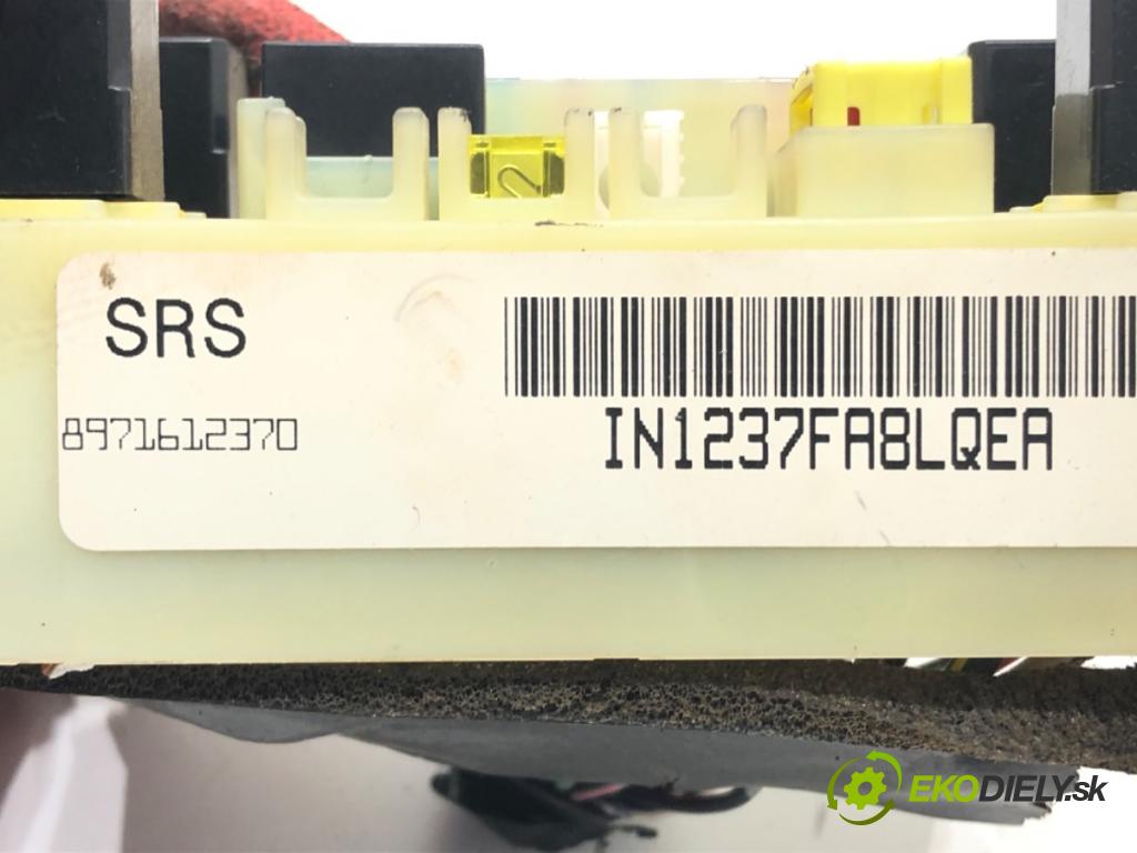 ISUZU RODEO samochód terenowy zamknięty 1997 - 2004    3.2 V6 151 kW [205 KM] benzyna 1997 - 2004  skříňka poistková  (Pojistkové skříňky)