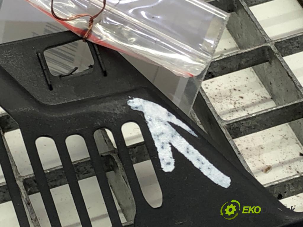 VW GOLF V (1K1) 2003 - 2010    2.0 GTI 147 kW [200 KM] benzyna 2004 - 2009  mřížka maska 1K0853651E (Mřížky (masky) chladičů)