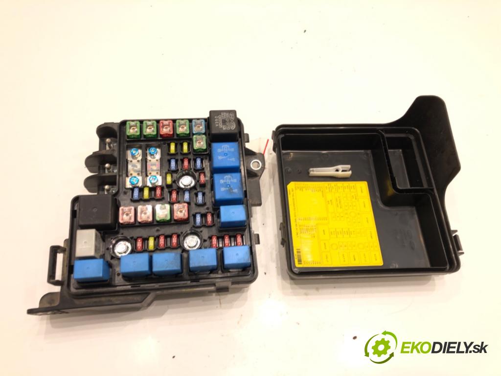 KIA CEED liftback (ED) 2006 - 2012    1.6 93 kW [126 KM] benzyna 2008 - 2012  skříňka poistková 91950-2H020 (Pojistkové skříňky)