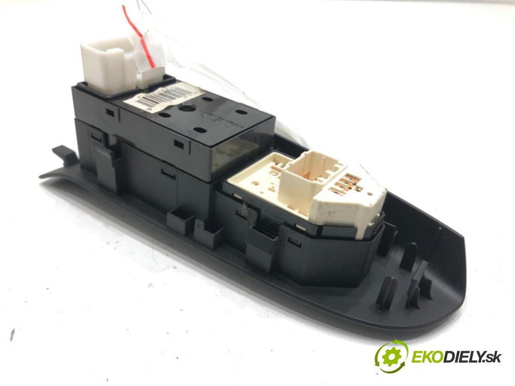 KIA CEED liftback 2009 93 kW 1.6 1591 Prepínač okien  (Prepínacie páčky pod volantom)