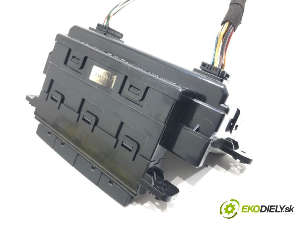 KIA CEED liftback (ED) 2006 - 2012    1.6 93 kW [126 KM] benzyna 2008 - 2012  Panel ovládania radia 95710-1H100 (Prepínače, spínače, tlačidlá a ovládače kúrenia)