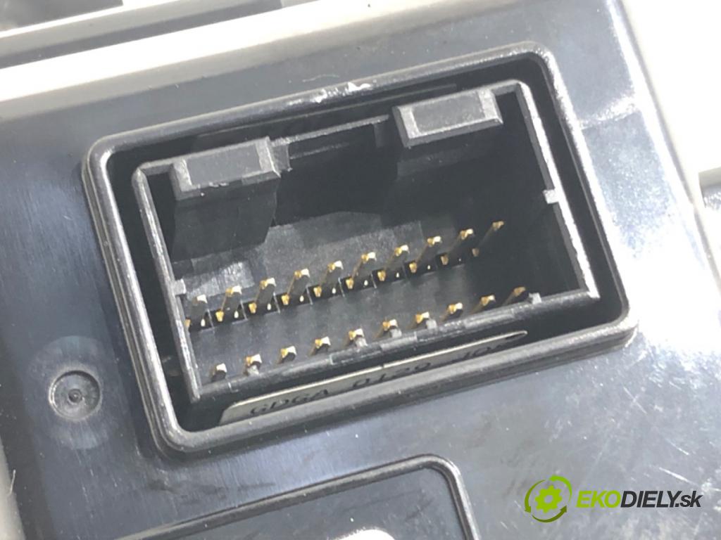 KIA CEED liftback (ED) 2006 - 2012    1.6 93 kW [126 KM] benzyna 2008 - 2012  Panel ovládania radia 95710-1H100 (Prepínače, spínače, tlačidlá a ovládače kúrenia)