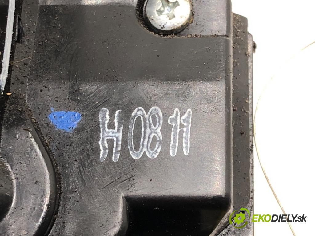 TOYOTA AVENSIS sedan (_T27_) 2008 - 2018    2.0 D-4D (ADT270_) 91 kW [124 KM] olej napędowy 2011 - 2018  zámok dveře levý přední část