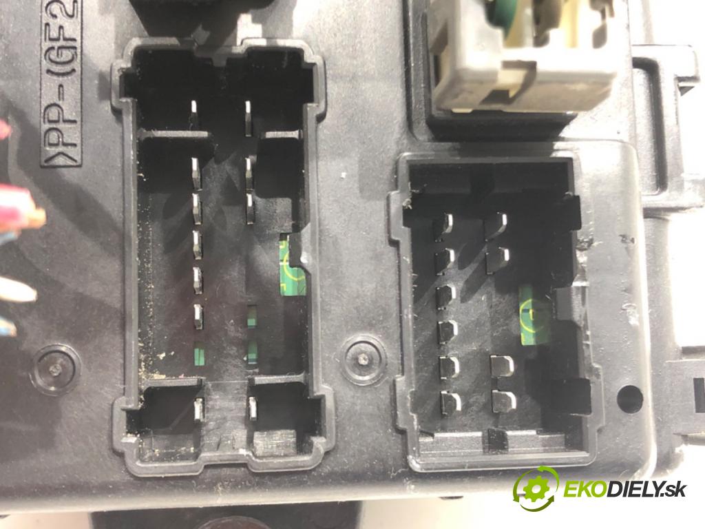 HYUNDAI SANTA FÉ I (SM) 2000 - 2006    2.0 CRDi 4x4 83 kW [113 KM] olej napędowy 2001 - 2006  modul BSI 95400-26501 (Pojistkové skříňky)