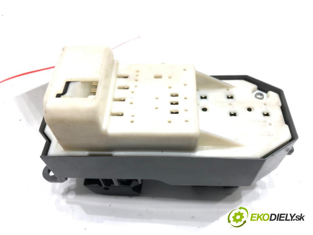 TOYOTA YARIS (_P13_) 2010 - 2022    1.3 (NSP130_) 73 kW [99 KM] benzyna 2011 - 2022  Prepínač okien  (Prepínače, spínače, tlačidlá a ovládače kúrenia)