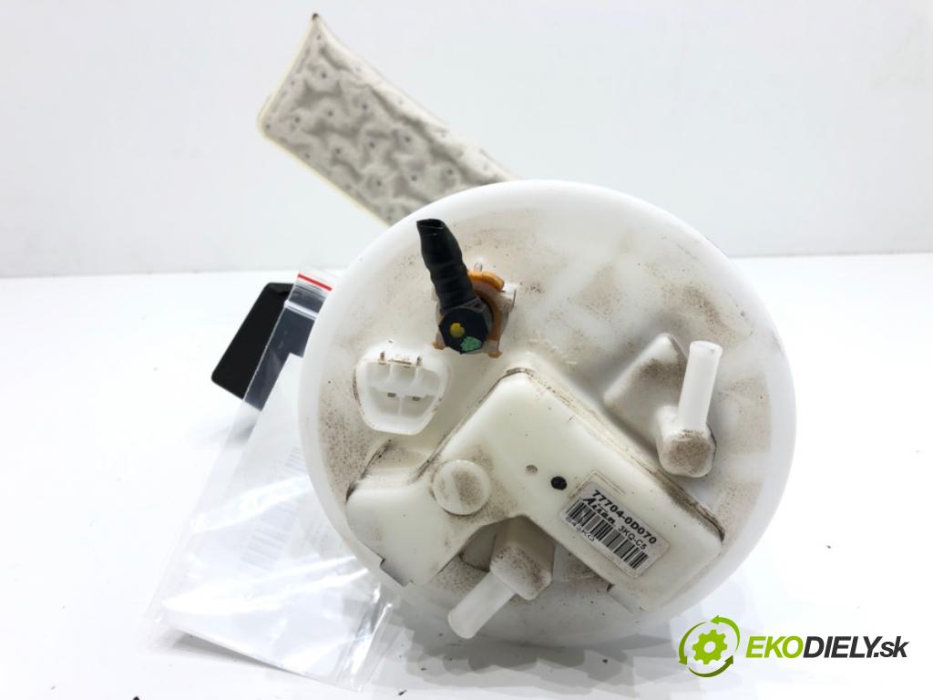 TOYOTA YARIS (_P13_) 2010 - 2022    1.3 (NSP130_) 73 kW [99 KM] benzyna 2011 - 2022  Pumpa paliva vnútorná 77704-0D070 (Palivové pumpy, čerpadlá, plaváky)