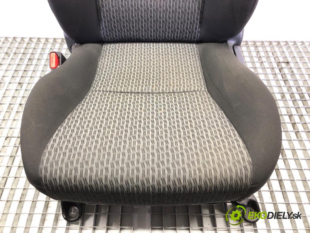 TOYOTA YARIS (_P13_) 2010 - 2022    1.3 (NSP130_) 73 kW [99 KM] benzyna 2011 - 2022  Sedadlo ľavy predný