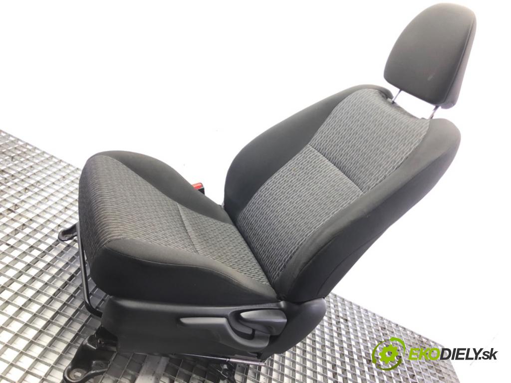 TOYOTA YARIS (_P13_) 2010 - 2022    1.3 (NSP130_) 73 kW [99 KM] benzyna 2011 - 2022  Sedadlo ľavy predný