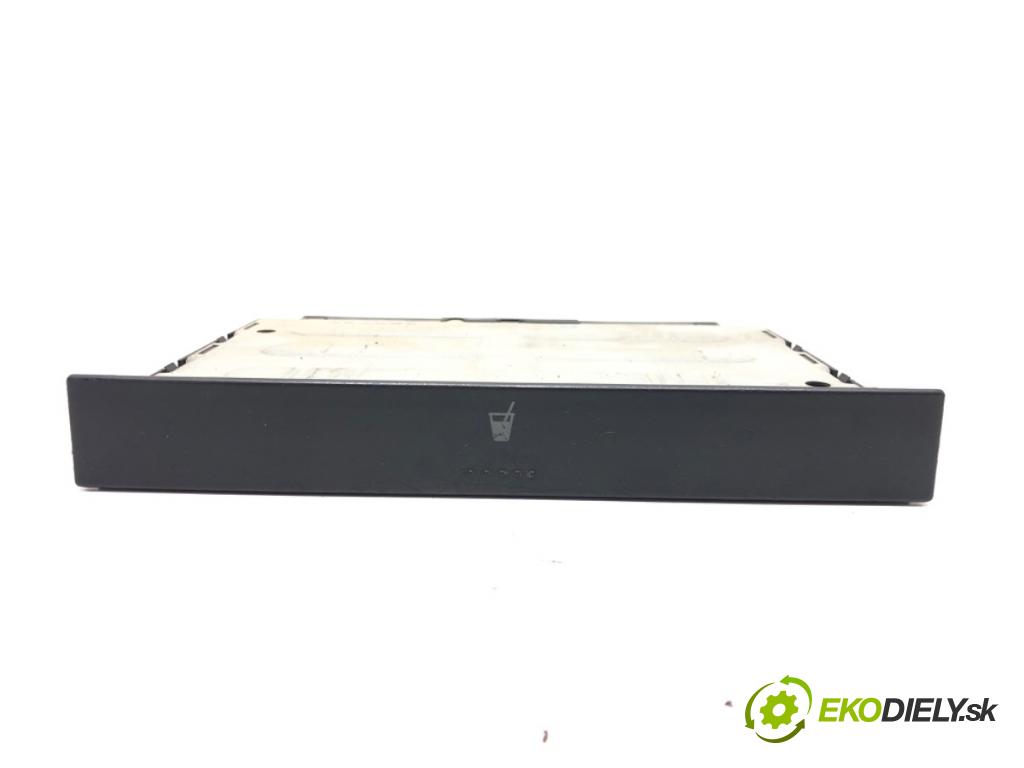 VW BORA I (1J2) 1998 - 2013    ---  Držiak na nápoje 1J0858601B (Úchyty, držiaky na nápoje)