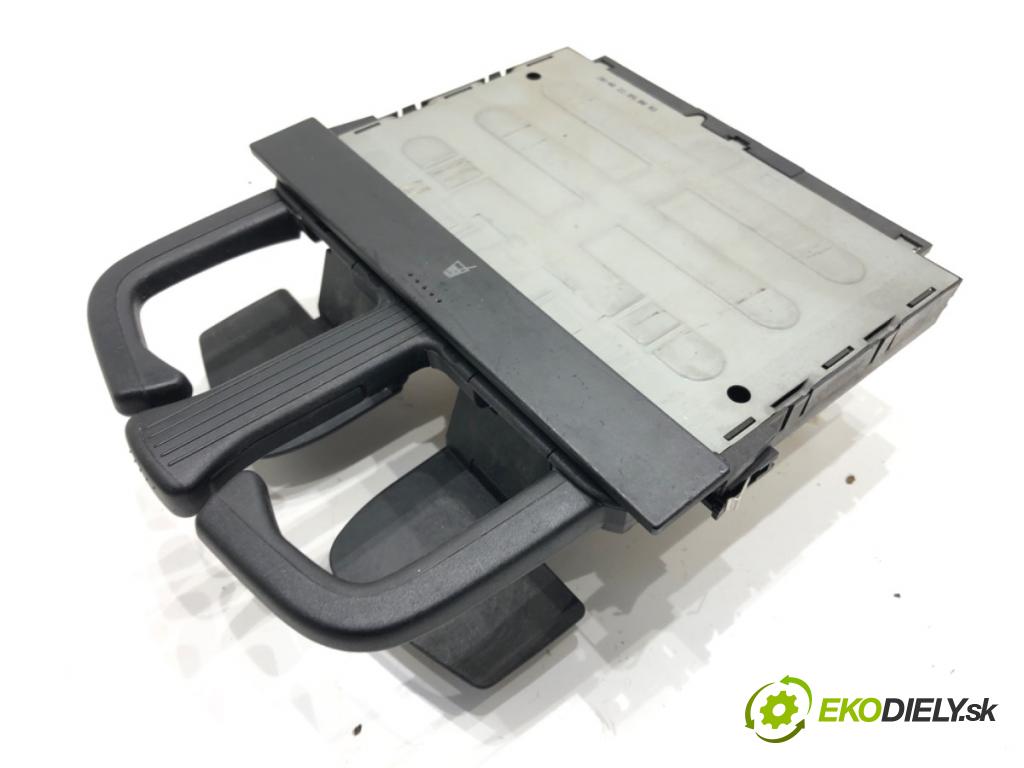 VW BORA I (1J2) 1998 - 2013    ---  Držiak na nápoje 1J0858601B (Úchyty, držiaky na nápoje)