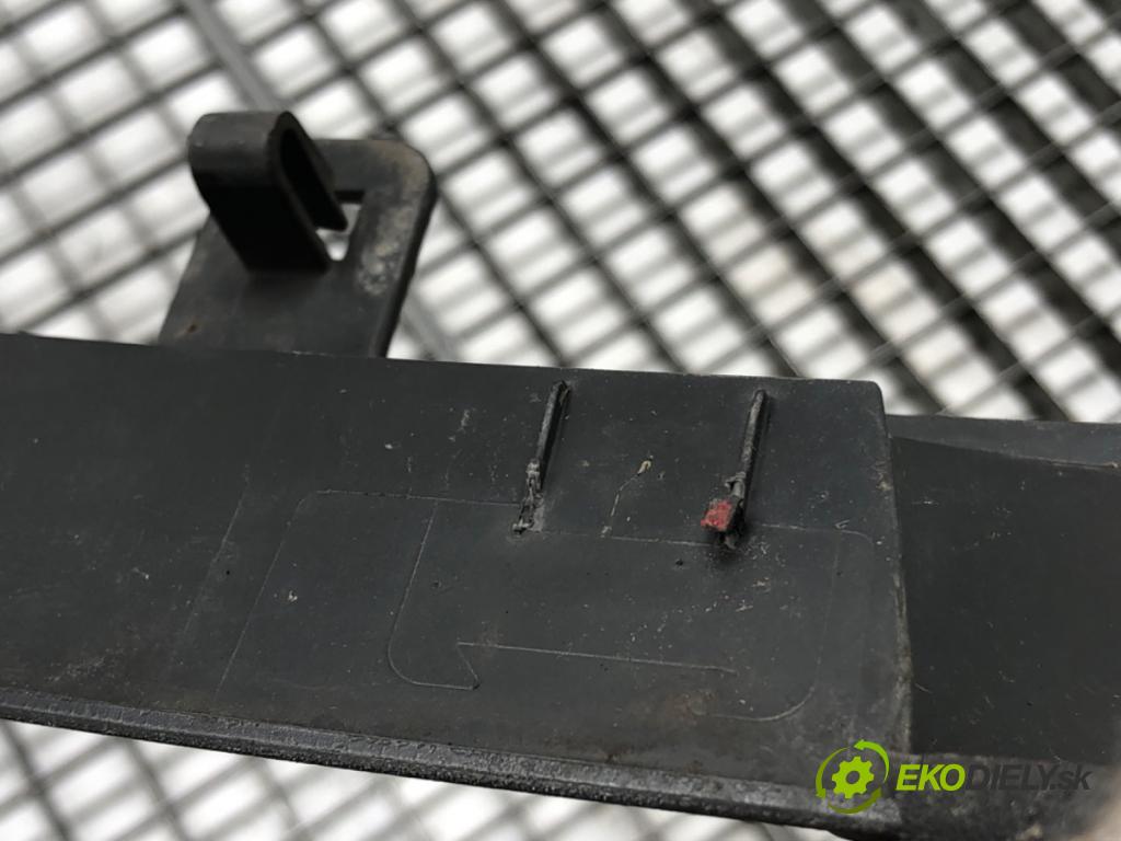 FORD FIESTA VI (CB1, CCN) 2008 - 2022    1.4 TDCi 51 kW [70 KM] olej napędowy 2010 - 2012  mřížka maska 8A61-8200-BC (Mřížky (masky) chladičů)