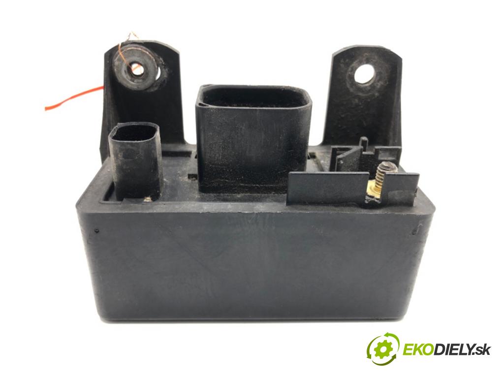 MERCEDES-BENZ KLASA S (W220) 1998 - 2005    S 400 CDI (220.028, 220.128) 184 kW [250 KM] olej napędowy 2000 - 2005  relé sviečok žhavenia  (Relé)