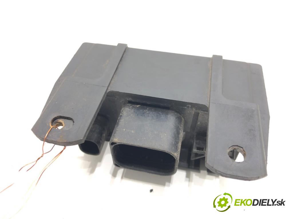 MERCEDES-BENZ KLASA S (W220) 1998 - 2005    S 400 CDI (220.028, 220.128) 184 kW [250 KM] olej napędowy 2000 - 2005  relé sviečok žhavenia  (Relé)