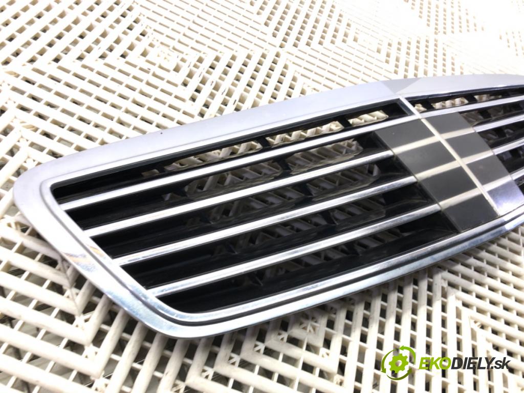 MERCEDES-BENZ KLASA S (W220) 1998 - 2005    S 400 CDI (220.028, 220.128) 184 kW [250 KM] olej napędowy 2000 - 2005  mřížka maska A2208800483 (Mřížky (masky) chladičů)