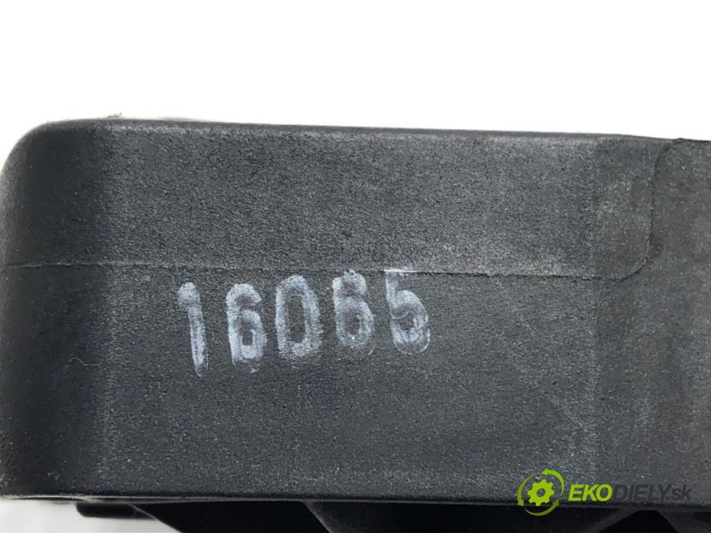 VW PASSAT B6 (3C2) 2005 - 2010    2.0 TDI 103 kW [140 KM] olej napędowy 2005 - 2009  Kľučka vonkajšia ľavy predný