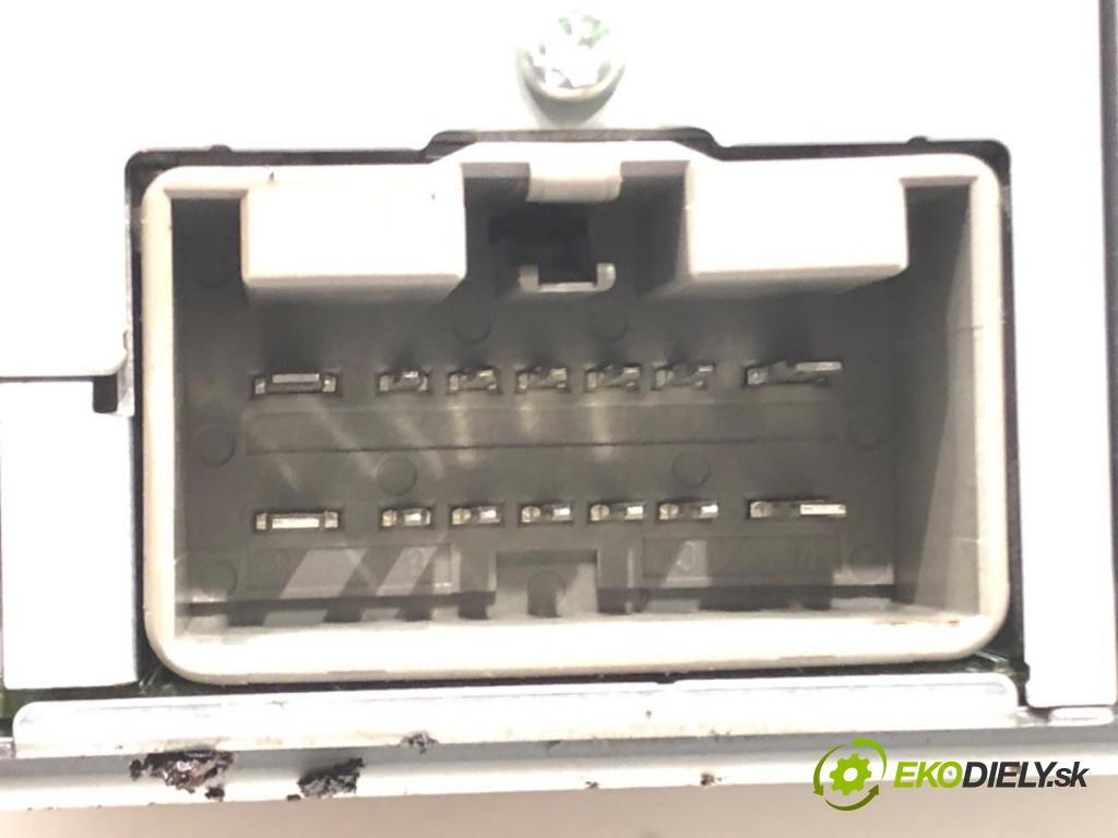 VOLVO V50 (545) 2003 - 2012    1.6 D 80 kW [109 KM] olej napędowy 2005 - 2012  RADIO 30732851 (Audio zariadenia)