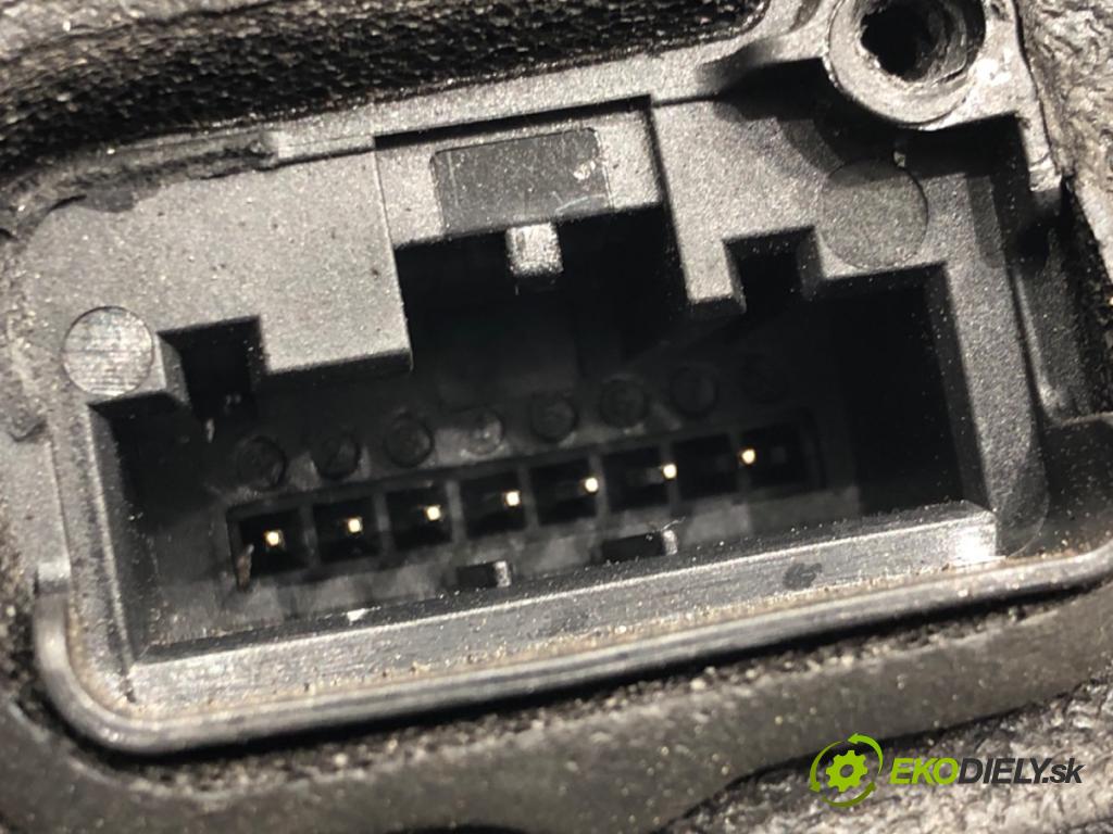 SKODA FABIA III (NJ3) 2014 - 2022    1.4 TDI 77 kW [105 KM] olej napędowy 2014 - 2022  zámok dveře pravý přední část 5TB837016