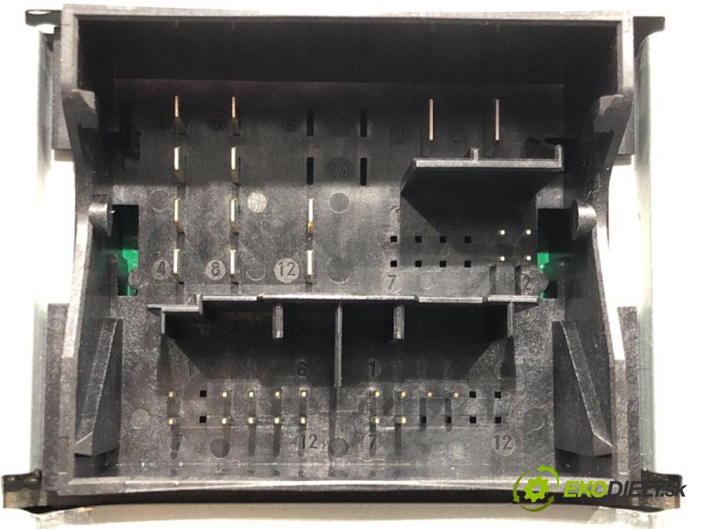 SKODA FABIA III (NJ3) 2014 - 2022    1.4 TDI 77 kW [105 KM] olej napędowy 2014 - 2022  RADIO 6V0035871D (Audio zariadenia)