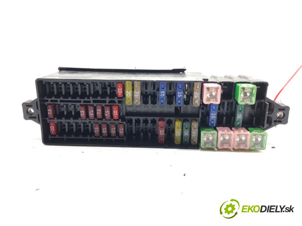 SKODA FABIA III (NJ3) 2014 - 2022    1.4 TDI 77 kW [105 KM] olej napędowy 2014 - 2022  skříňka poistková  (Pojistkové skříňky)