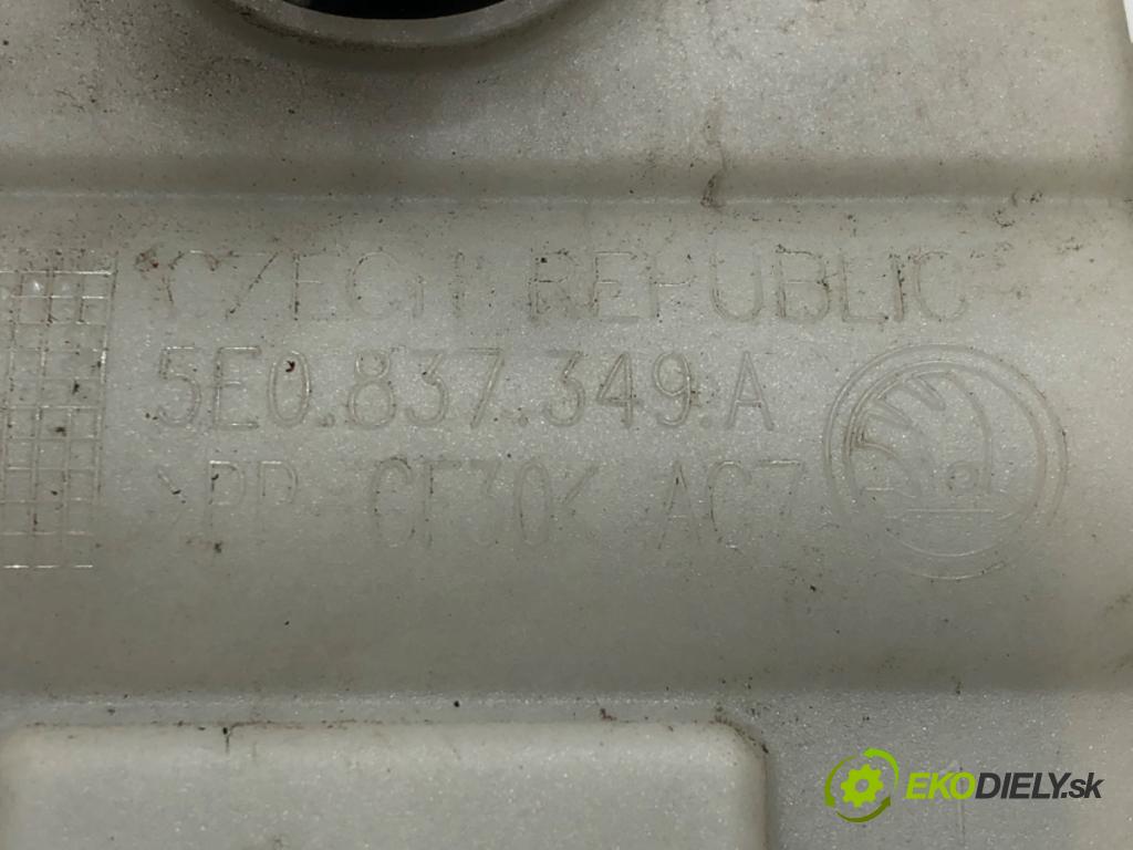 SKODA FABIA III (NJ3) 2014 - 2022    1.4 TDI 77 kW [105 KM] olej napędowy 2014 - 2022  Kľučka vonkajšia ľavy predný
