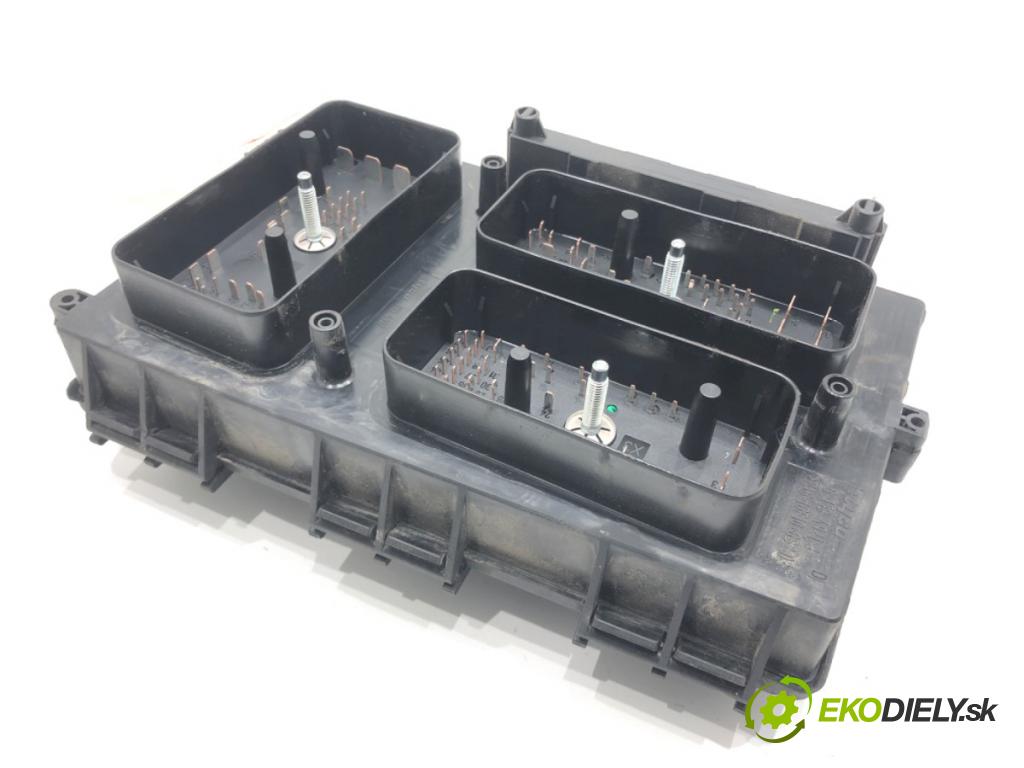 OPEL ASTRA H GTC (A04) 2005 - 2010    1.6 (L08) 77 kW [105 KM] benzyna 2005 - 2010  skříňka poistková 13191128 (Pojistkové skříňky)