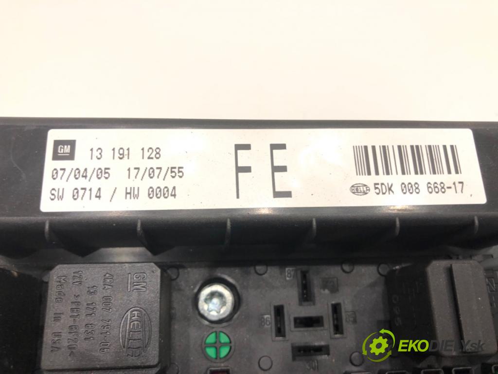 OPEL ASTRA H GTC (A04) 2005 - 2010    1.6 (L08) 77 kW [105 KM] benzyna 2005 - 2010  skříňka poistková 13191128 (Pojistkové skříňky)