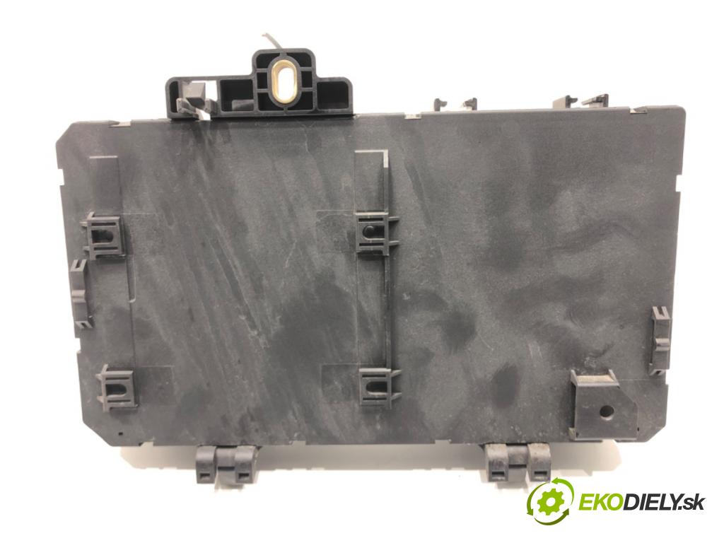 OPEL ASTRA H GTC (A04) 2005 - 2010    1.6 (L08) 77 kW [105 KM] benzyna 2005 - 2010  modul BSI 13181278 (Pojistkové skříňky)