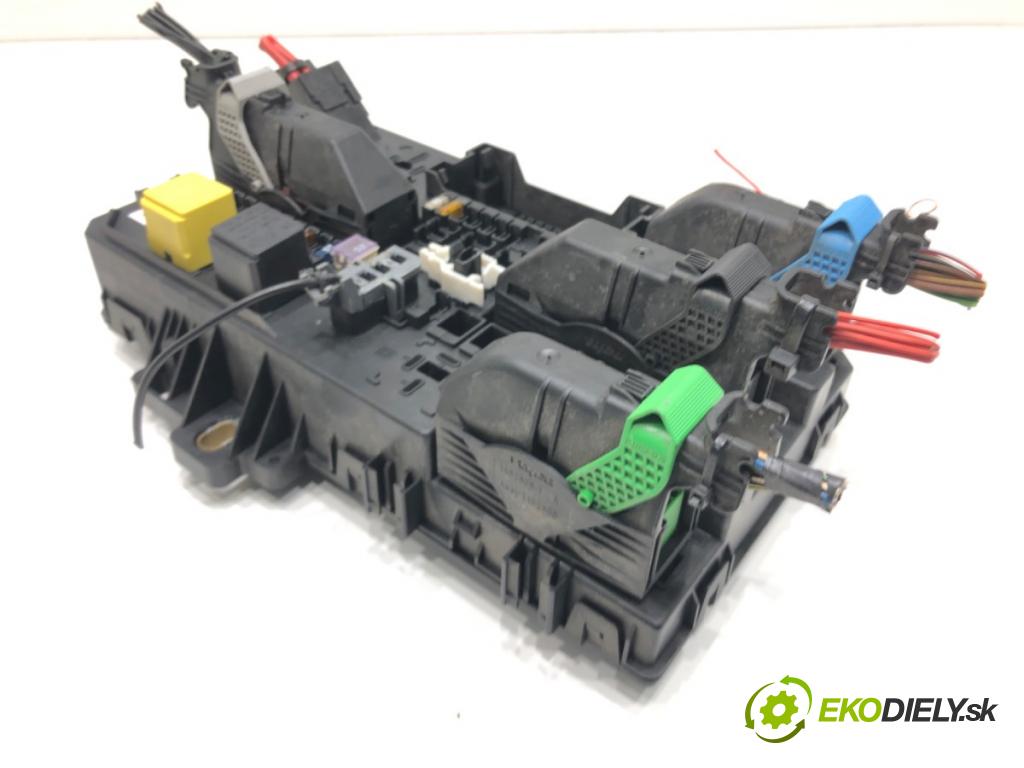 OPEL ASTRA H GTC (A04) 2005 - 2010    1.6 (L08) 77 kW [105 KM] benzyna 2005 - 2010  modul BSI 13181278 (Pojistkové skříňky)