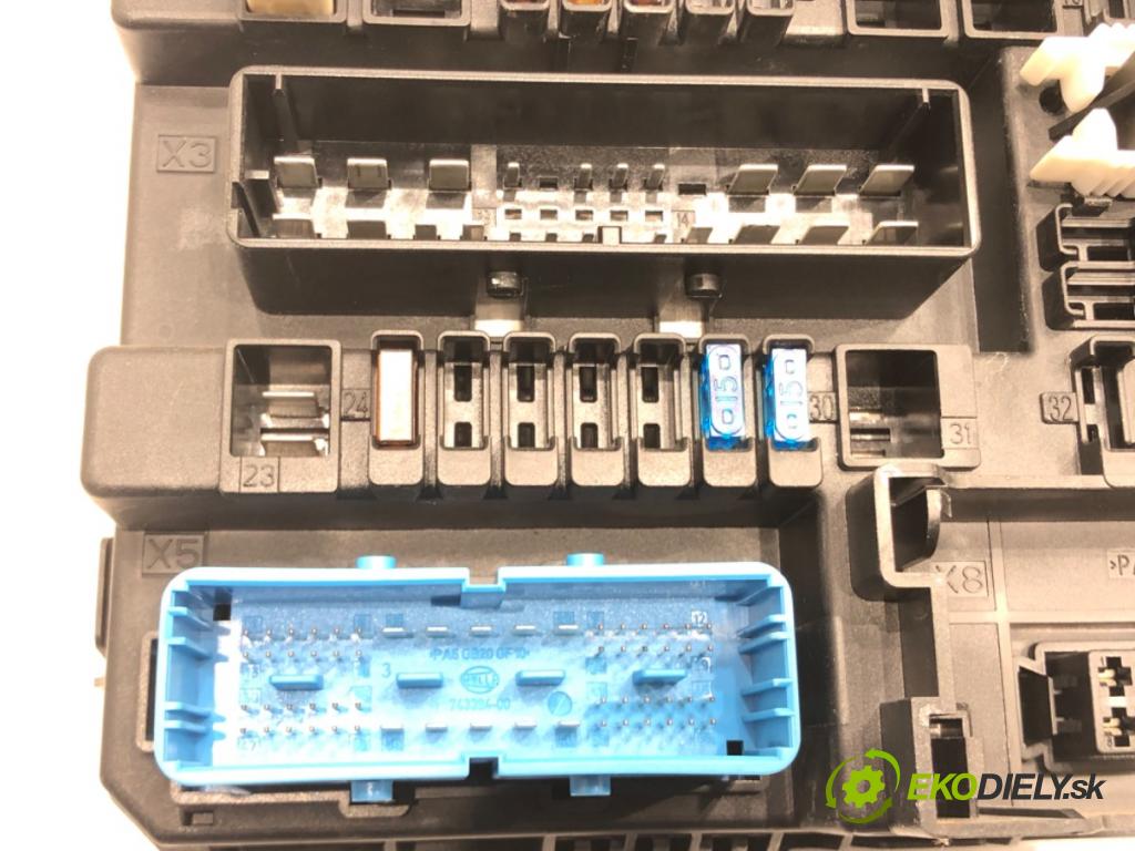 OPEL ASTRA H GTC (A04) 2005 - 2010    1.6 (L08) 77 kW [105 KM] benzyna 2005 - 2010  modul BSI 13181278 (Pojistkové skříňky)