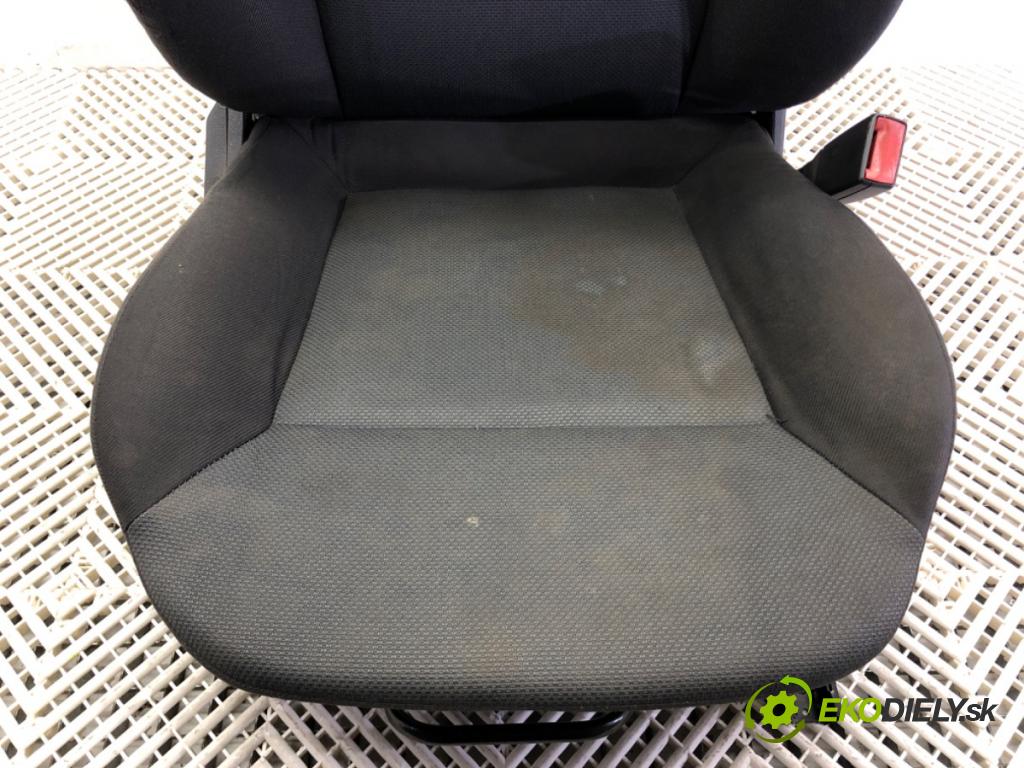 OPEL ASTRA H GTC (A04) 2005 - 2010    1.6 (L08) 77 kW [105 KM] benzyna 2005 - 2010  Sedadlo pravy predný