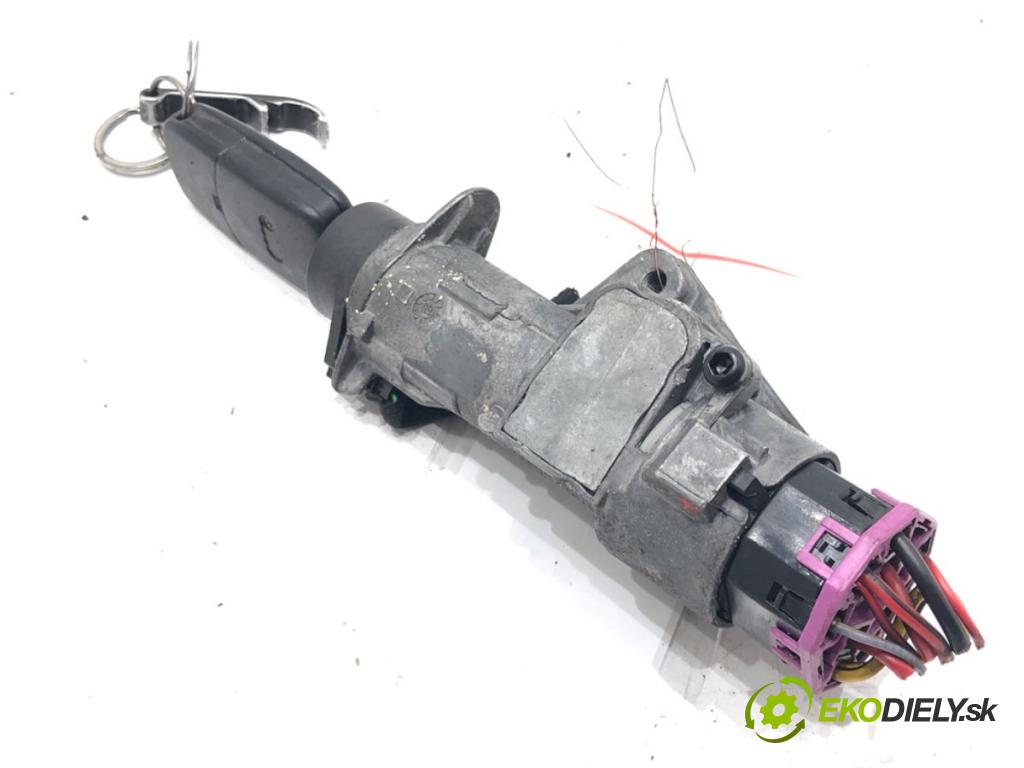 AUDI A4 B5 Avant (8D5) 1994 - 2002    2.5 TDI 110 kW [150 KM] olej napędowy 1997 - 2001  spinačka 4B0905851C (Spínacie skrinky a kľúče)